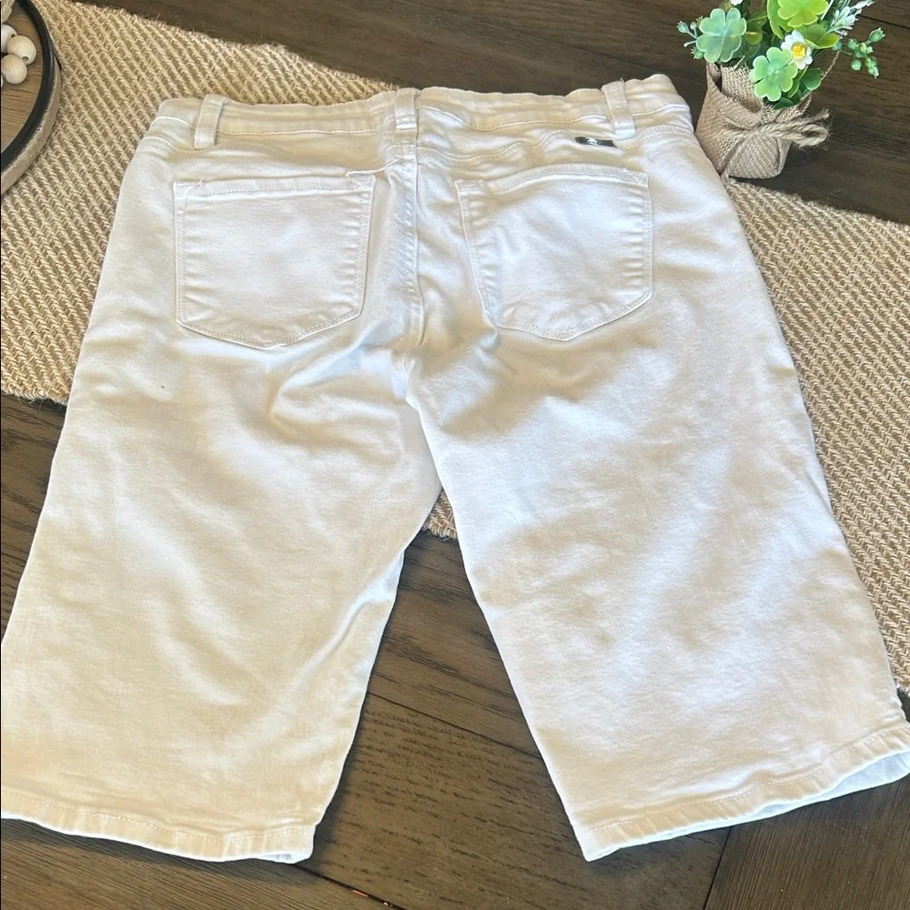 KanCan Distressed White BERMUDA SHORTS Size 9/28